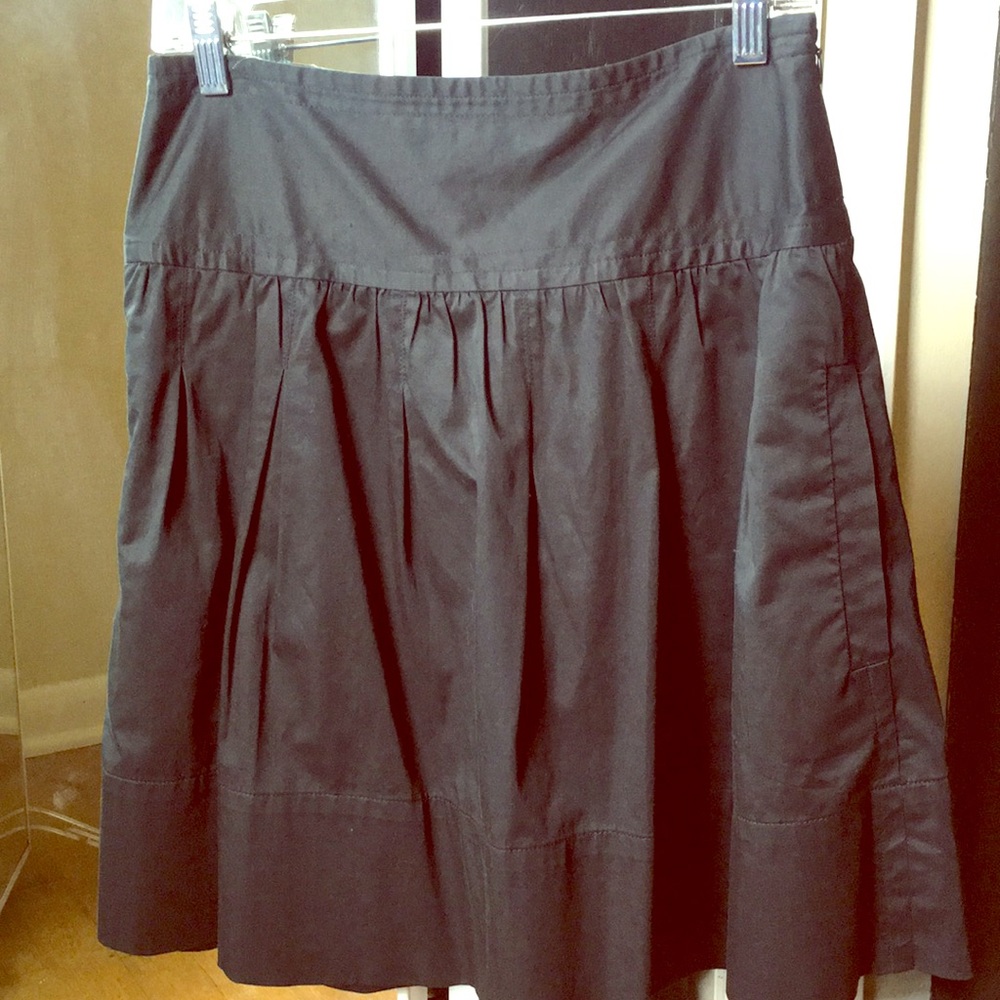 BCBG Max Azria sateen circle skirt. Sz 4. Pockets!